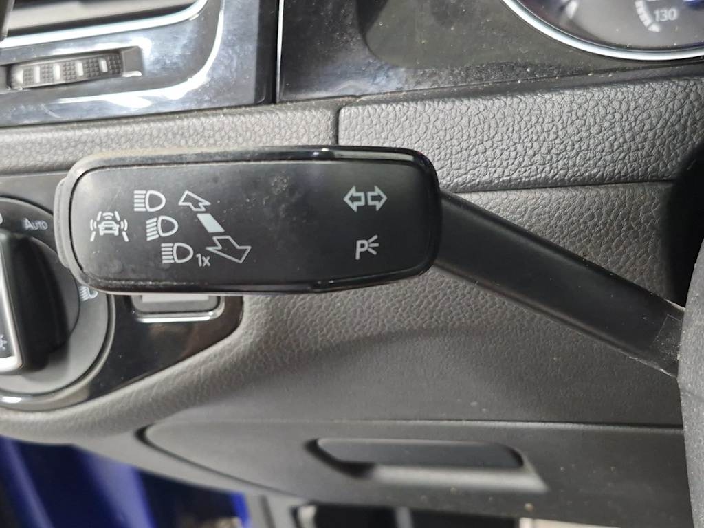 Thumbnail: 2016 Volkswagen Golf - 32