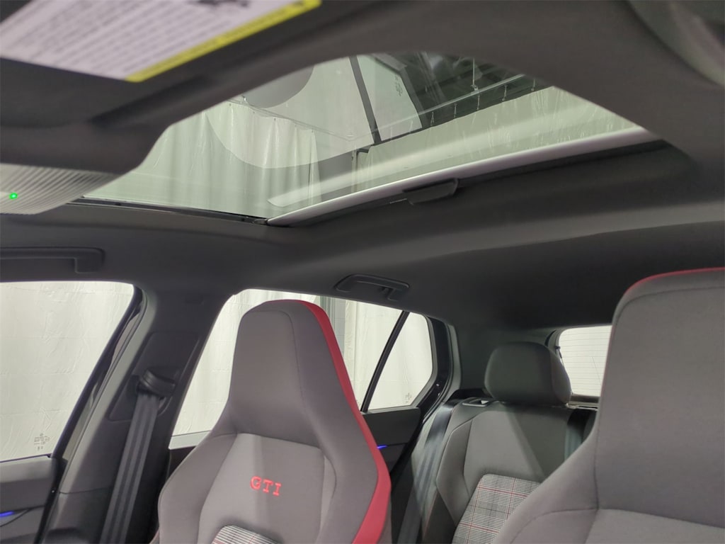 Thumbnail: 2024 Volkswagen Golf - 28