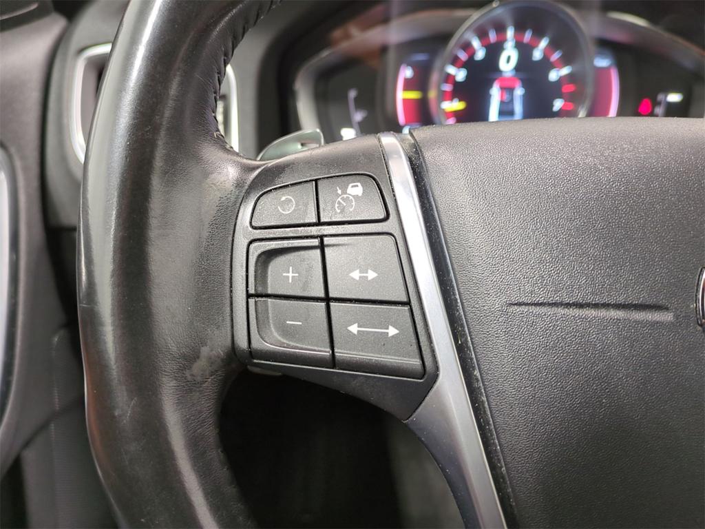 Thumbnail: 2015 Volvo S60 - 32
