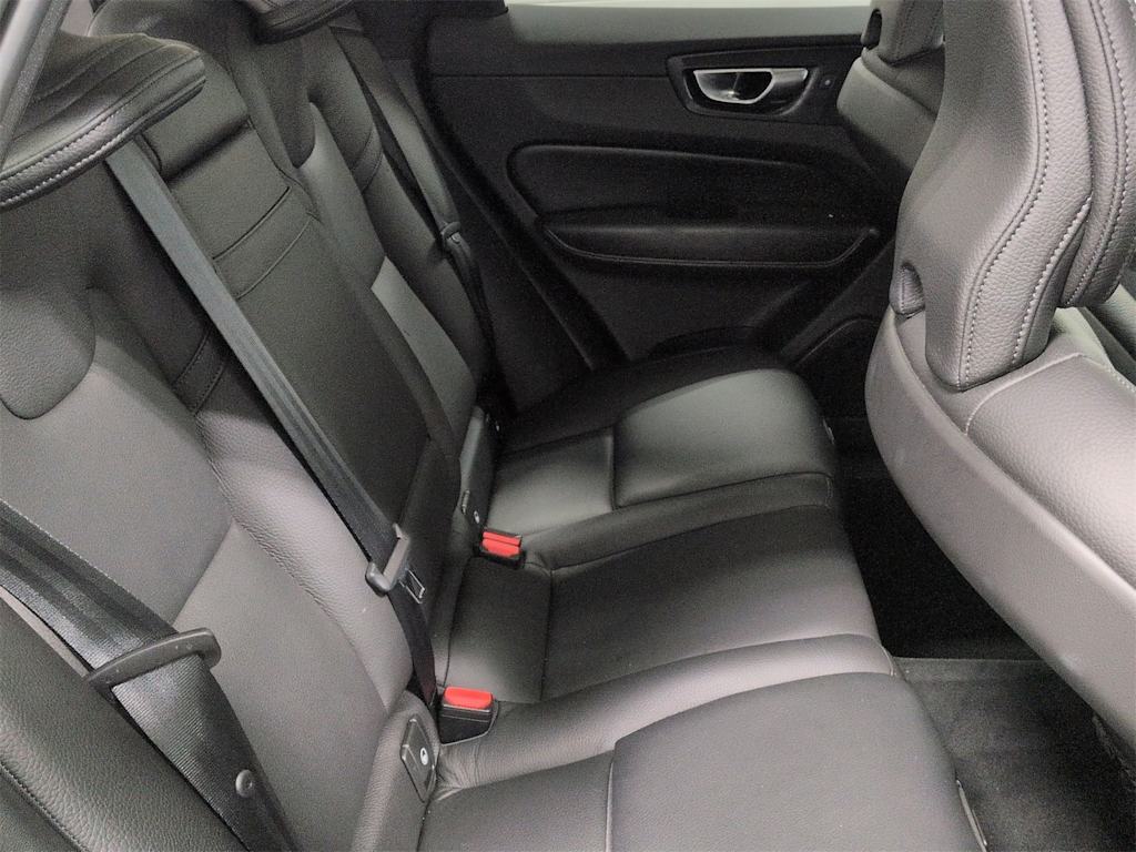 Thumbnail: 2020 Volvo XC60 - 28