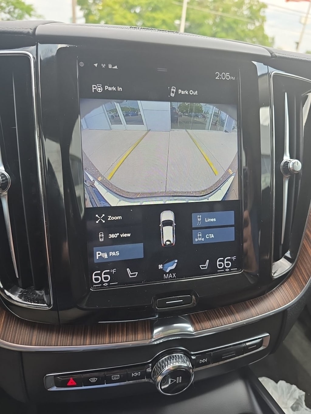 Thumbnail: 2020 Volvo XC60 - 14