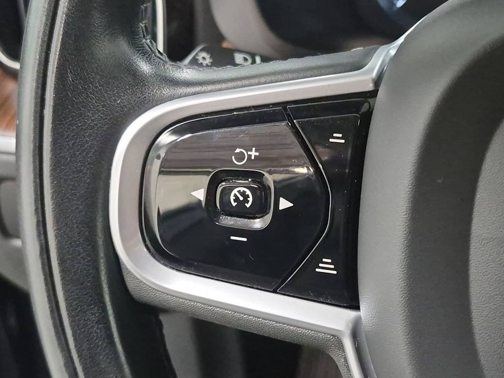 Thumbnail: 2020 Volvo XC60 - 32