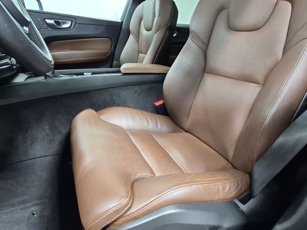 Thumbnail: 2020 Volvo XC60 - 10