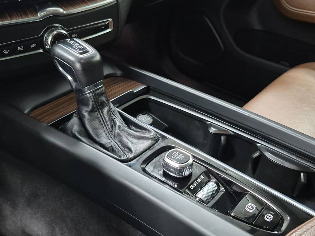 Thumbnail: 2020 Volvo XC60 - 15