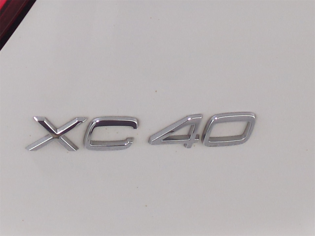 Thumbnail: 2022 Volvo XC40 - 24