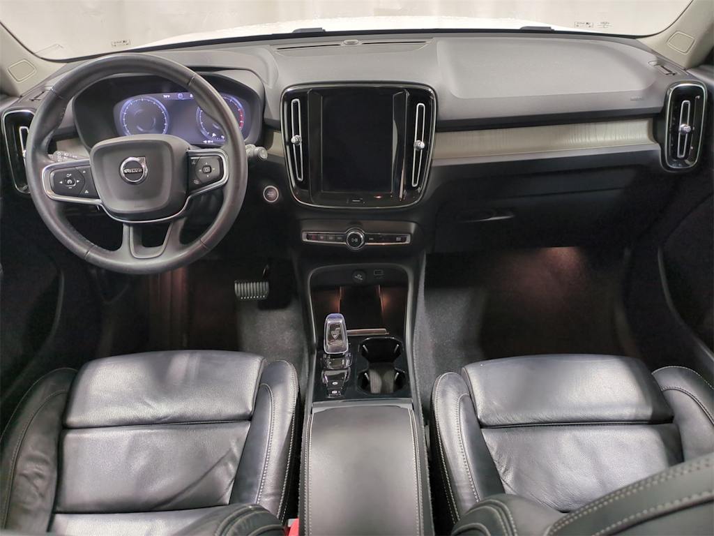 Thumbnail: 2022 Volvo XC40 - 9