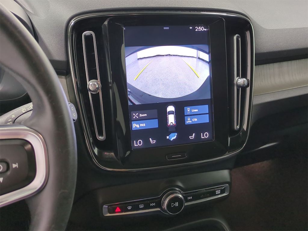 Thumbnail: 2022 Volvo XC40 - 33