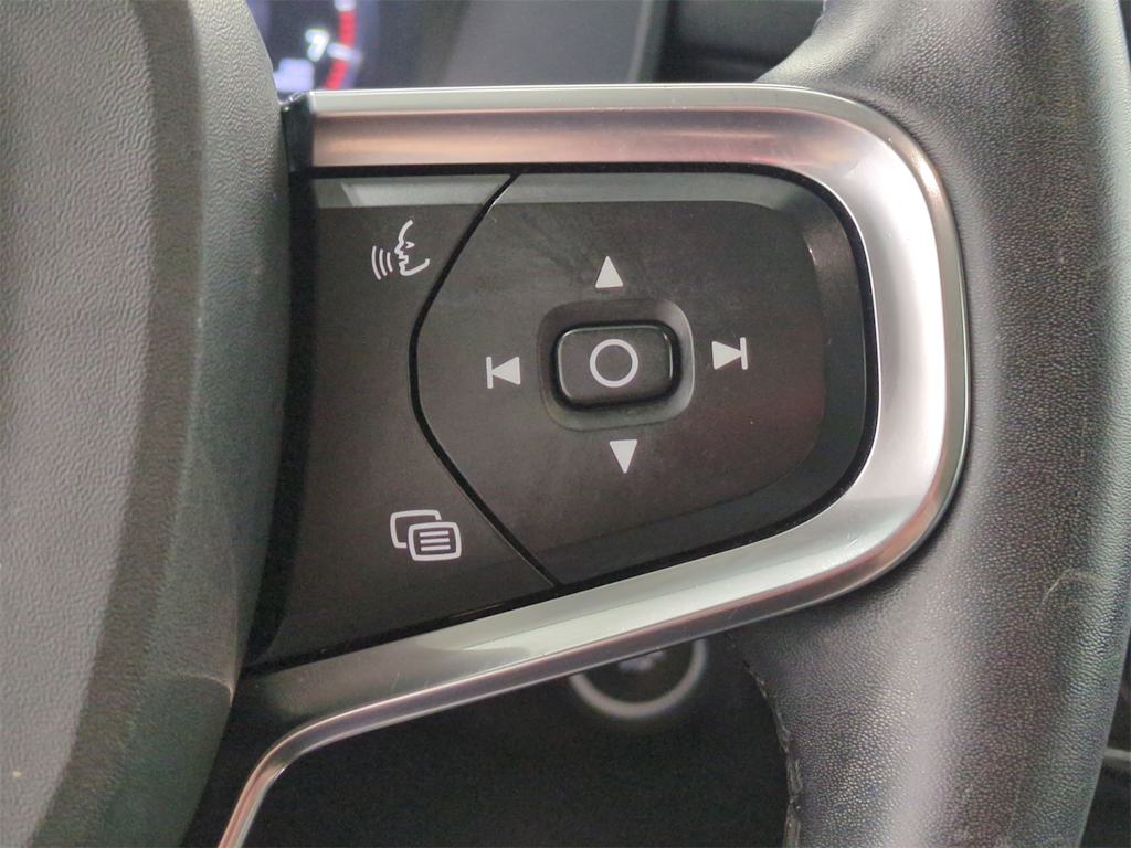 Thumbnail: 2022 Volvo XC40 - 29