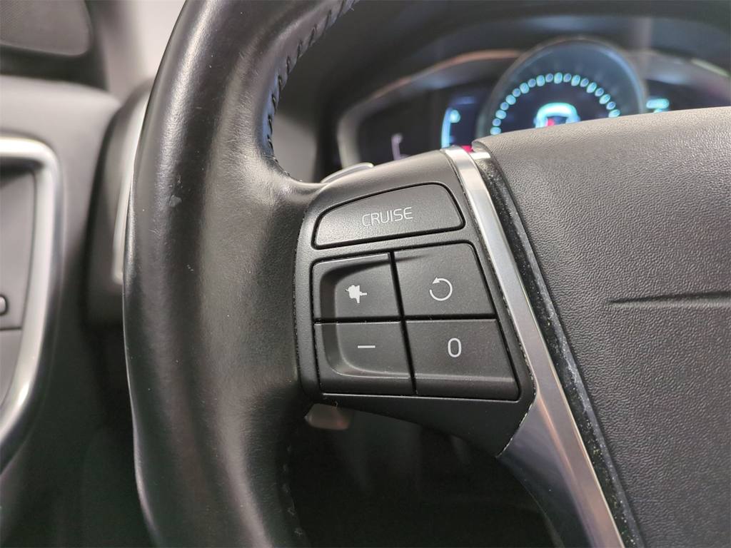Thumbnail: 2015 Volvo XC60 - 32