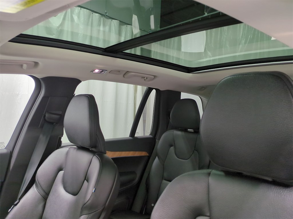 Thumbnail: 2022 Volvo XC90 - 28