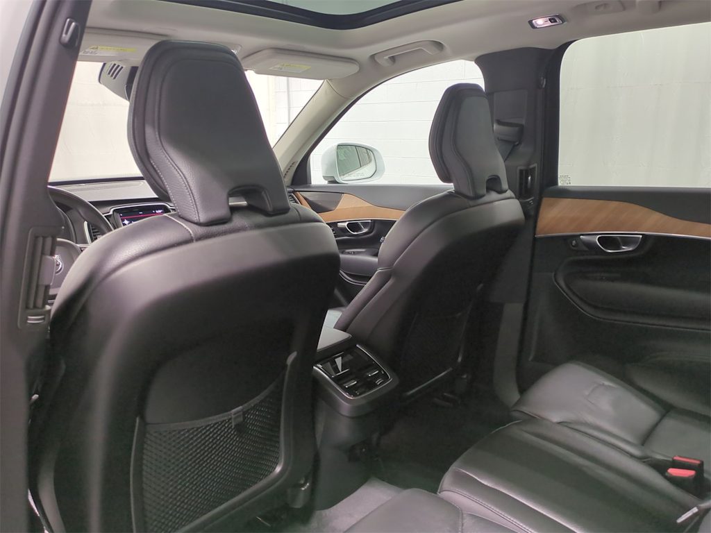 Thumbnail: 2022 Volvo XC90 - 13