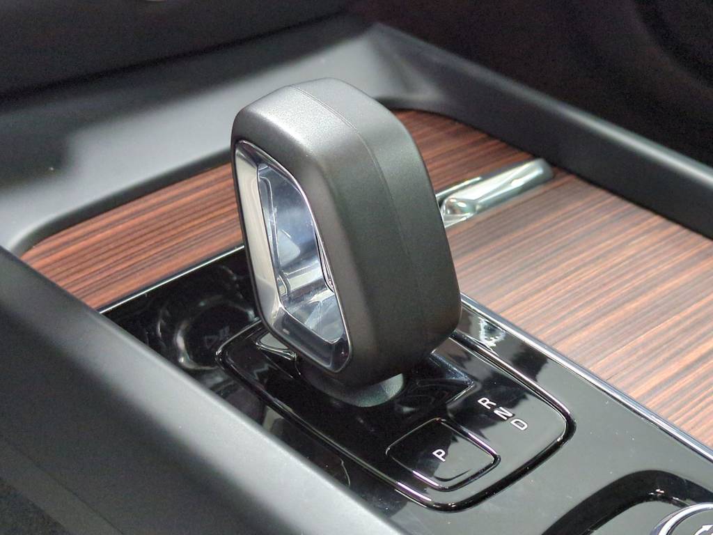 Thumbnail: 2025 Volvo V60 - 16