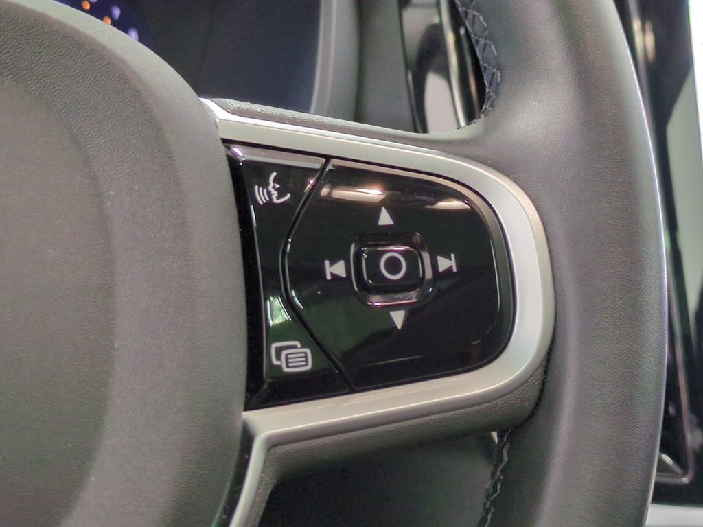 Thumbnail: 2025 Volvo V60 - 33