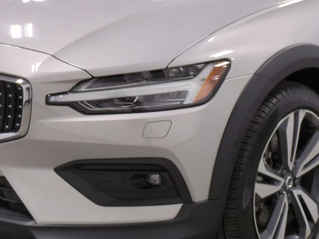 Thumbnail: 2025 Volvo V60 - 25