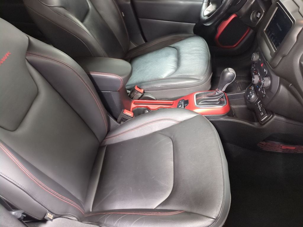Thumbnail: 2019 Jeep Renegade - 28