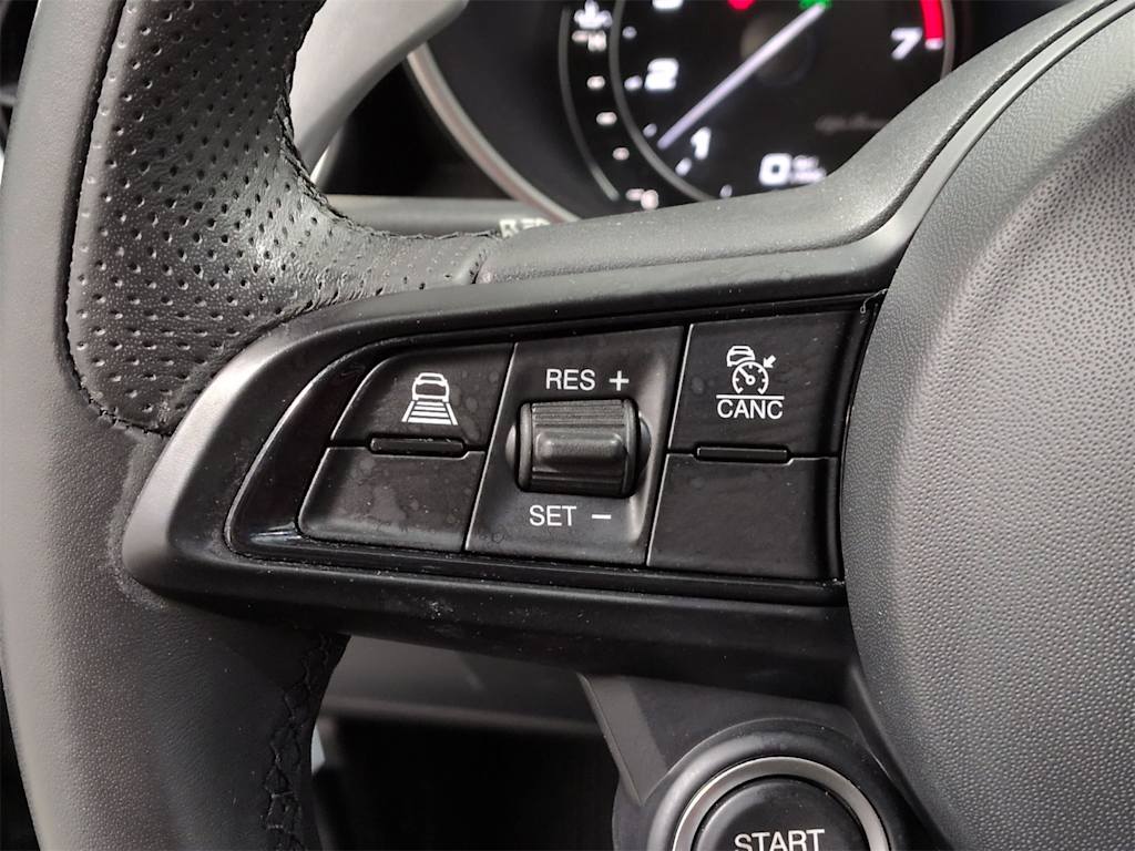 Thumbnail: 2023 Alfa Romeo Giulia - 28