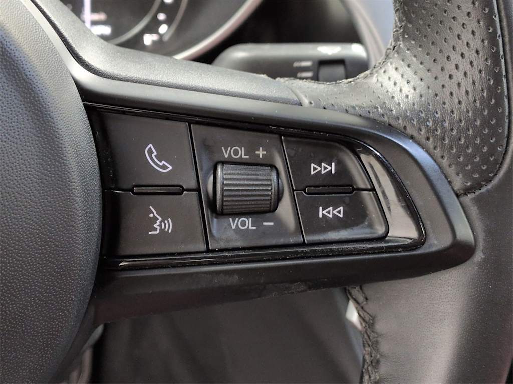 Thumbnail: 2023 Alfa Romeo Giulia - 29