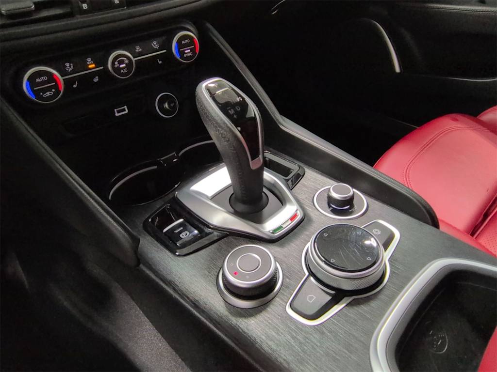 Thumbnail: 2023 Alfa Romeo Giulia - 15