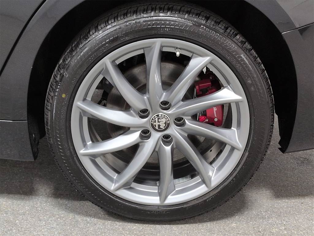 Thumbnail: 2023 Alfa Romeo Giulia - 7