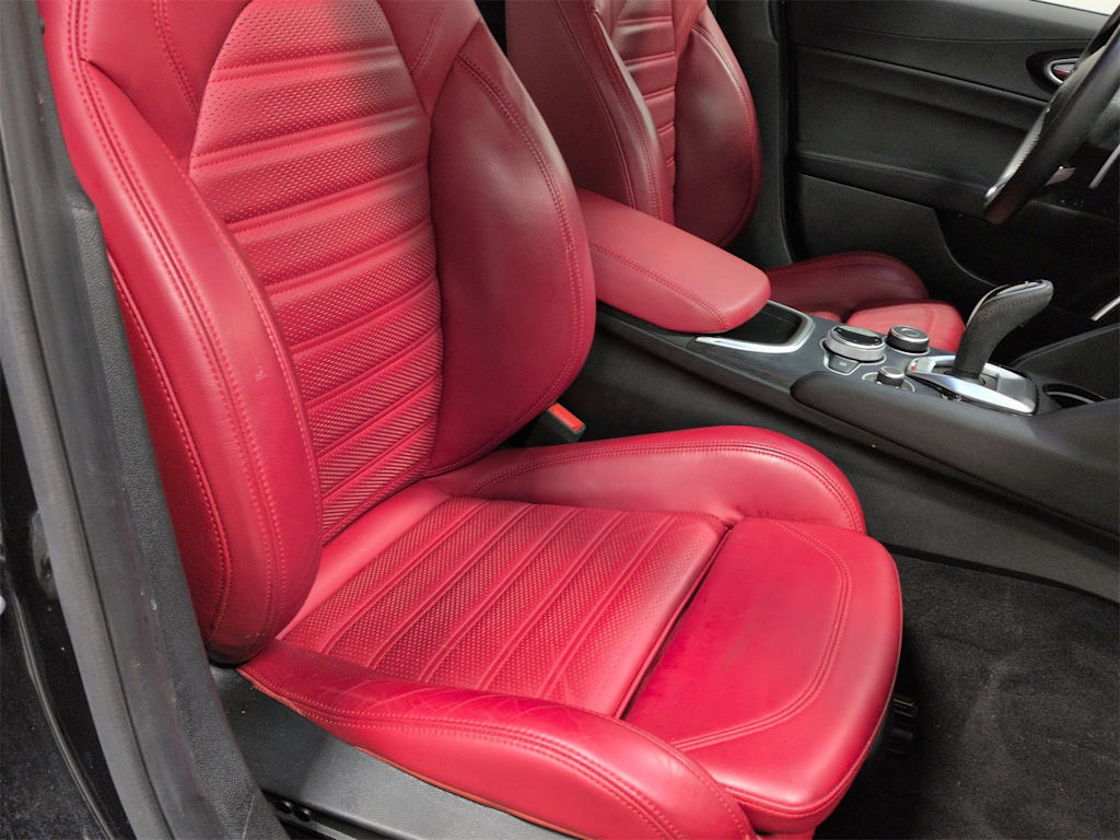 Thumbnail: 2023 Alfa Romeo Giulia - 27