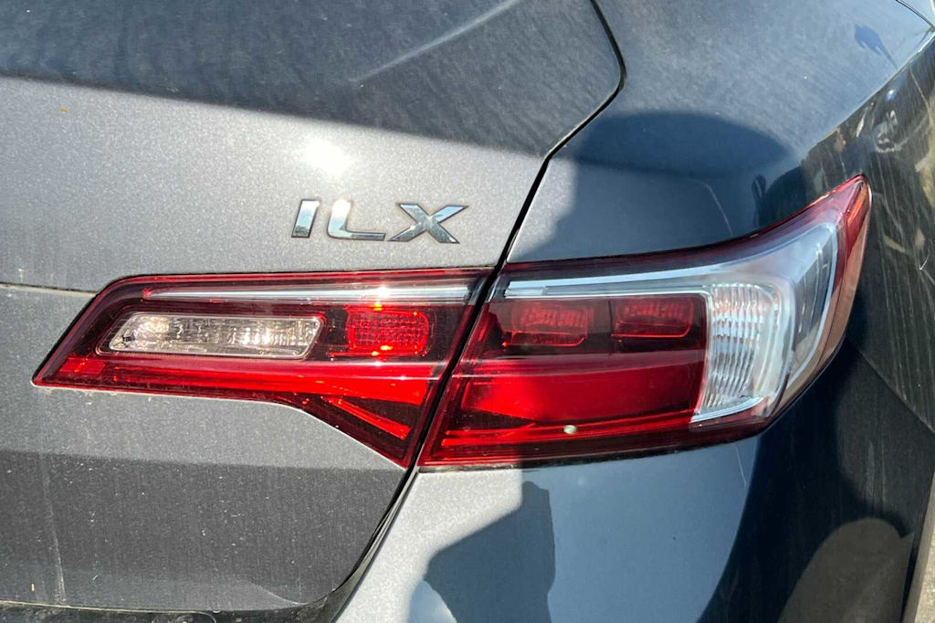 Thumbnail: 2017 Acura ILX - 17