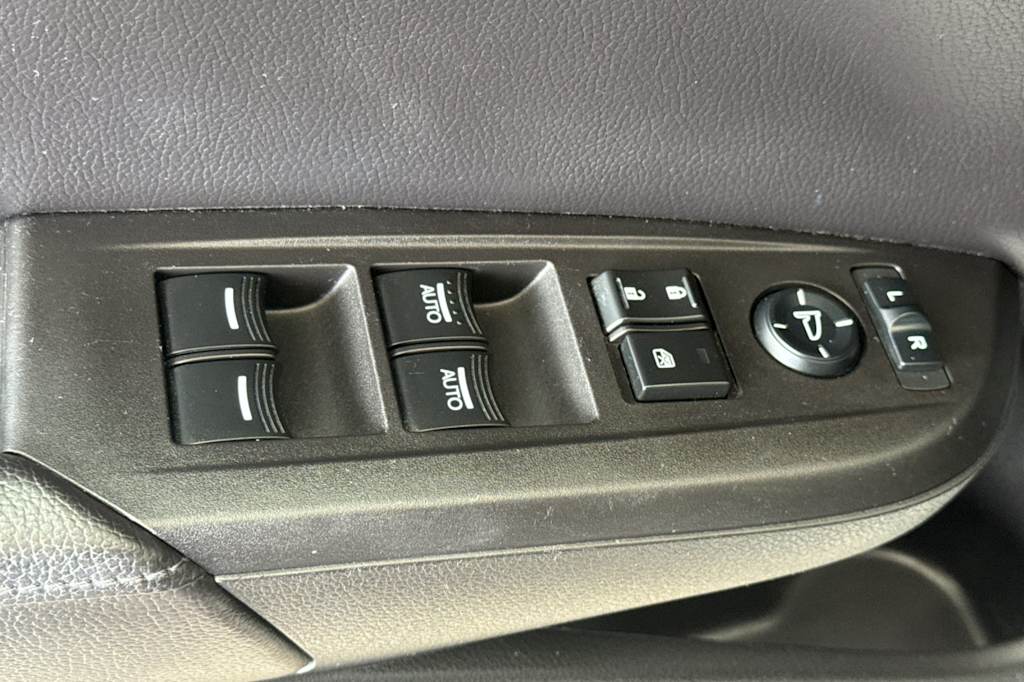 Thumbnail: 2013 Acura ILX - 20