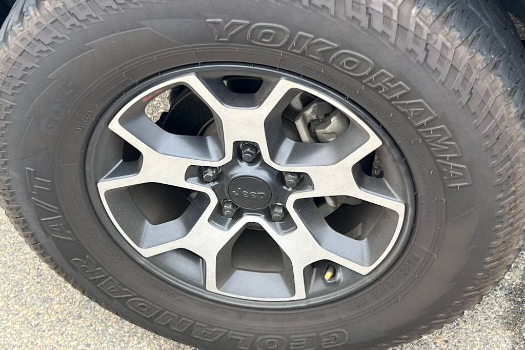 Thumbnail: 2015 Jeep Wrangler - 18