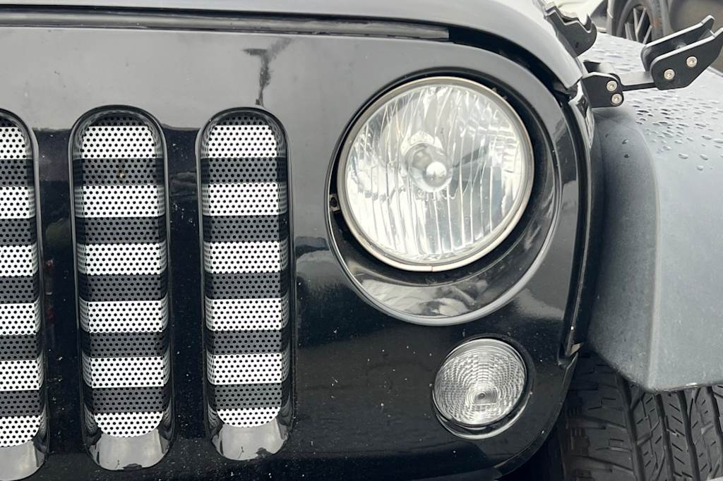 Thumbnail: 2015 Jeep Wrangler - 8