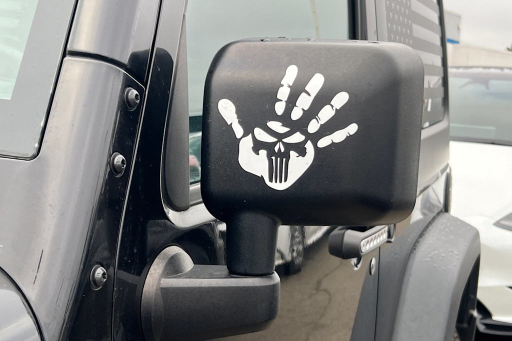 Thumbnail: 2015 Jeep Wrangler - 17