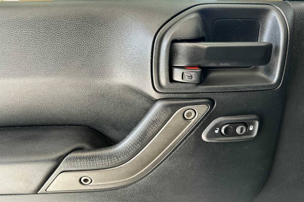 Thumbnail: 2017 Jeep Wrangler - 22