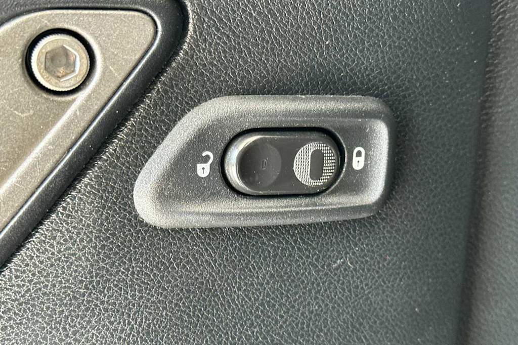 Thumbnail: 2017 Jeep Wrangler - 17
