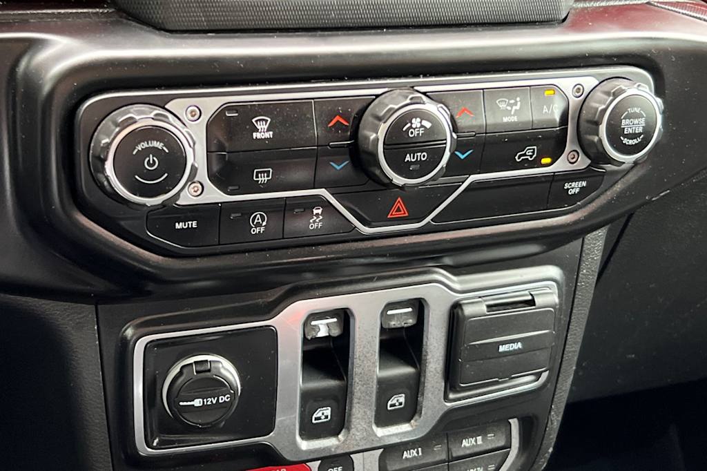 Thumbnail: 2021 Jeep Wrangler - 26