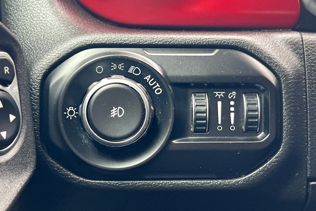Thumbnail: 2021 Jeep Wrangler - 31
