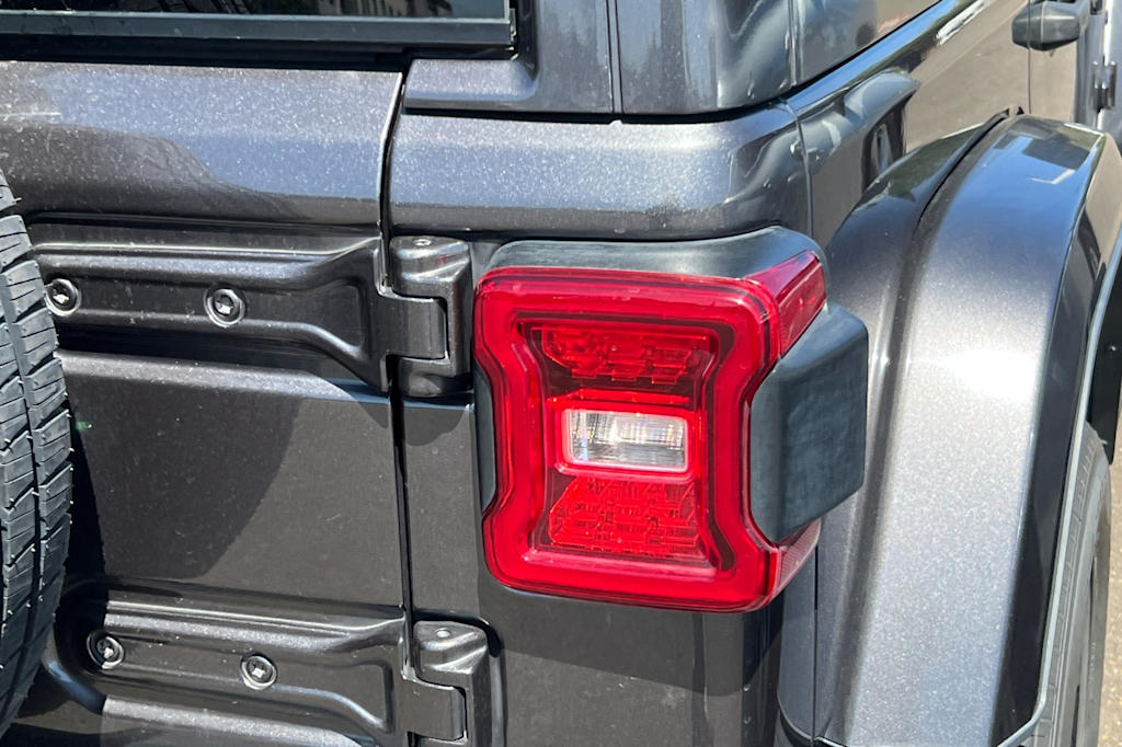Thumbnail: 2021 Jeep Wrangler - 18