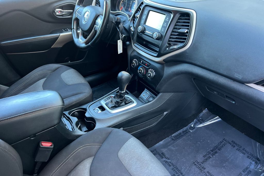 Thumbnail: 2018 Jeep Cherokee - 13
