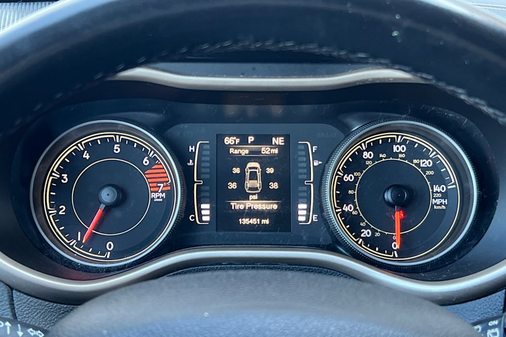 Thumbnail: 2018 Jeep Cherokee - 16