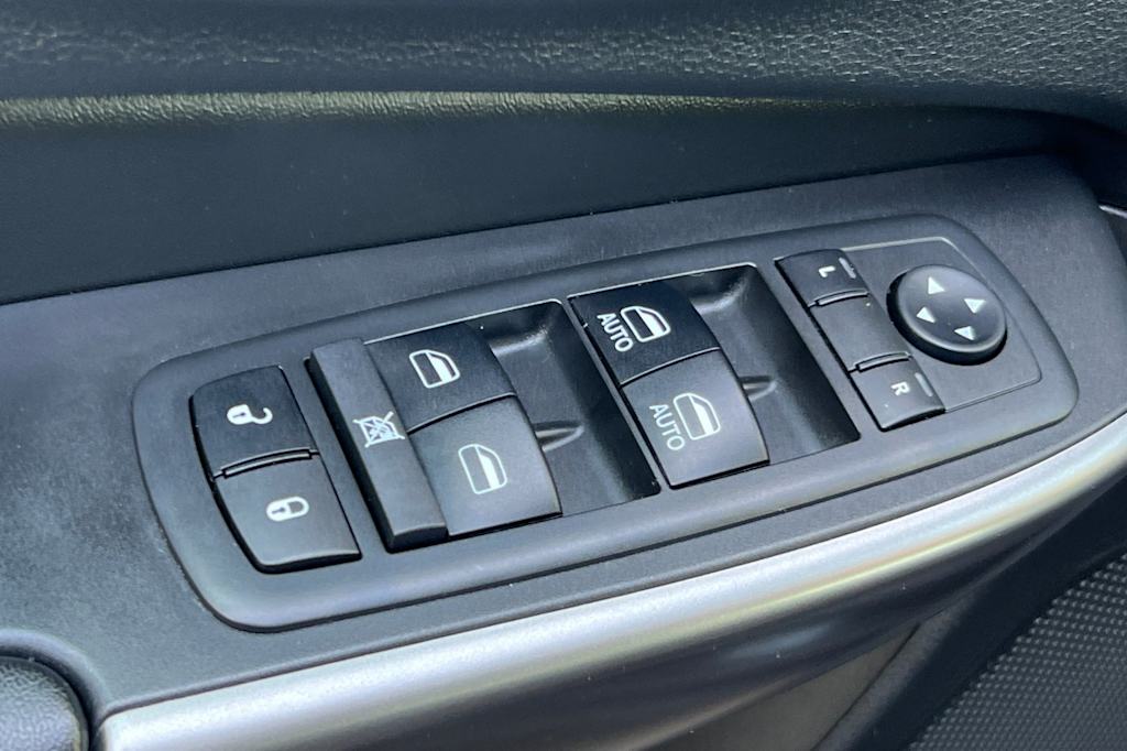 Thumbnail: 2019 Jeep Cherokee - 21