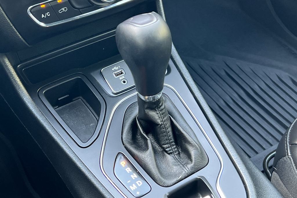 Thumbnail: 2019 Jeep Cherokee - 13