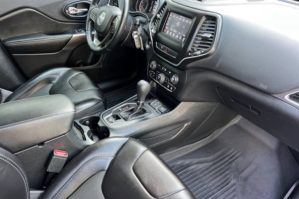 Thumbnail: 2019 Jeep Cherokee - 11
