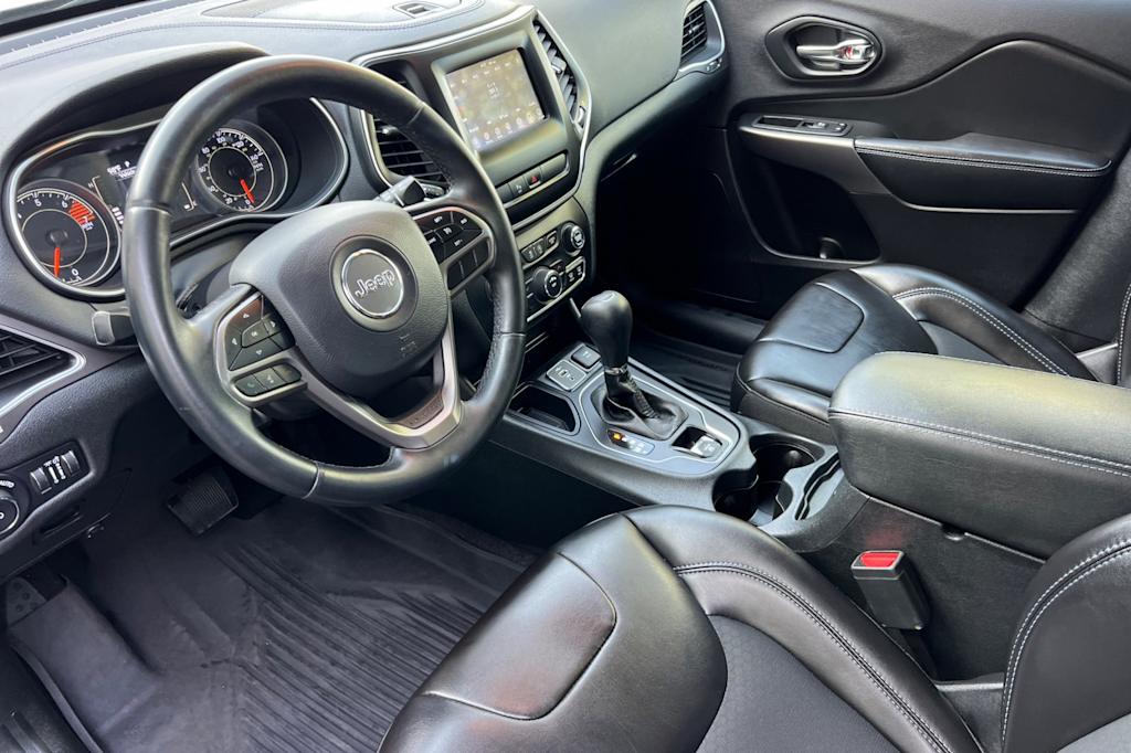 Thumbnail: 2019 Jeep Cherokee - 8