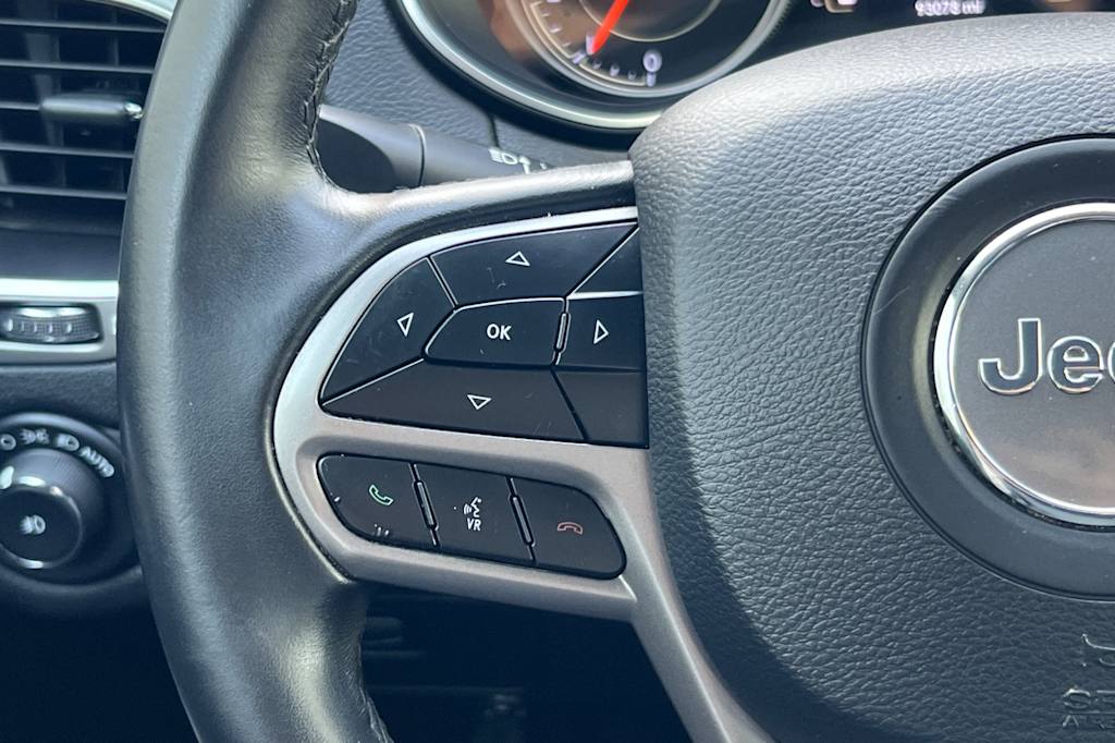 Thumbnail: 2019 Jeep Cherokee - 28