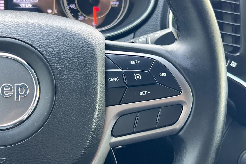 Thumbnail: 2019 Jeep Cherokee - 29