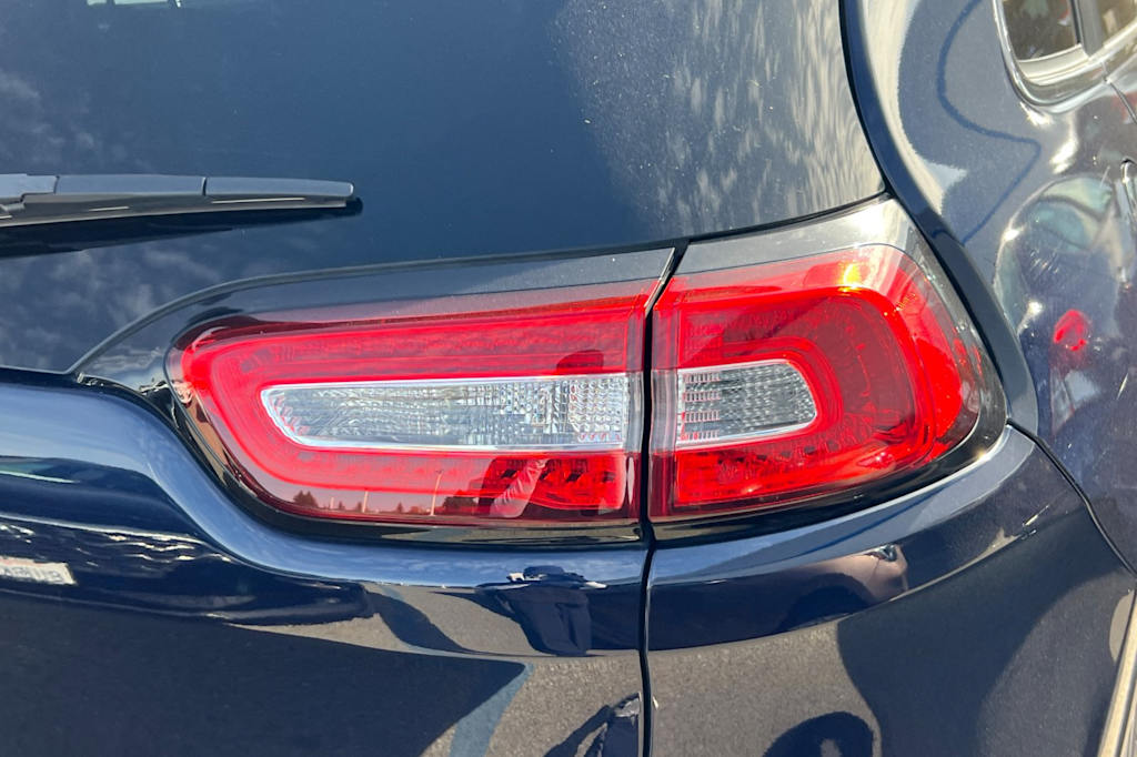 Thumbnail: 2015 Jeep Cherokee - 17