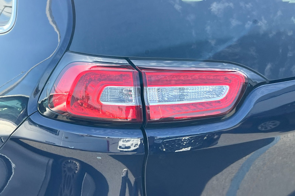Thumbnail: 2015 Jeep Cherokee - 19