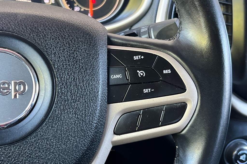 Thumbnail: 2017 Jeep Cherokee - 30