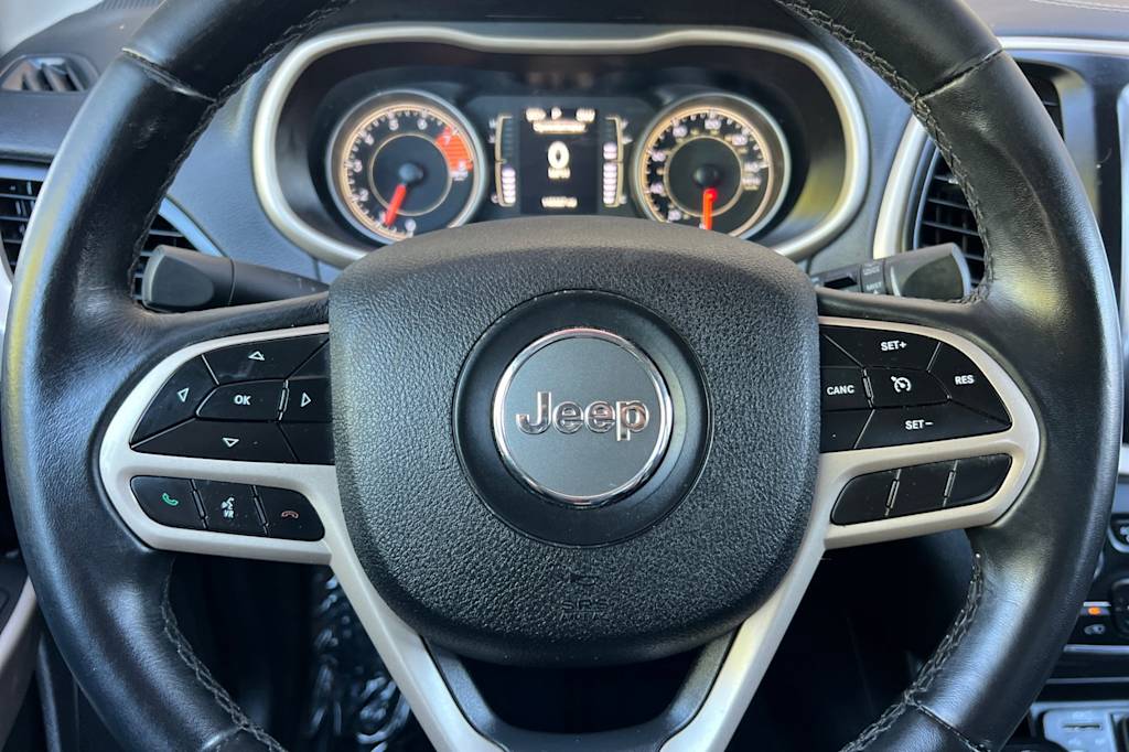 Thumbnail: 2017 Jeep Cherokee - 28