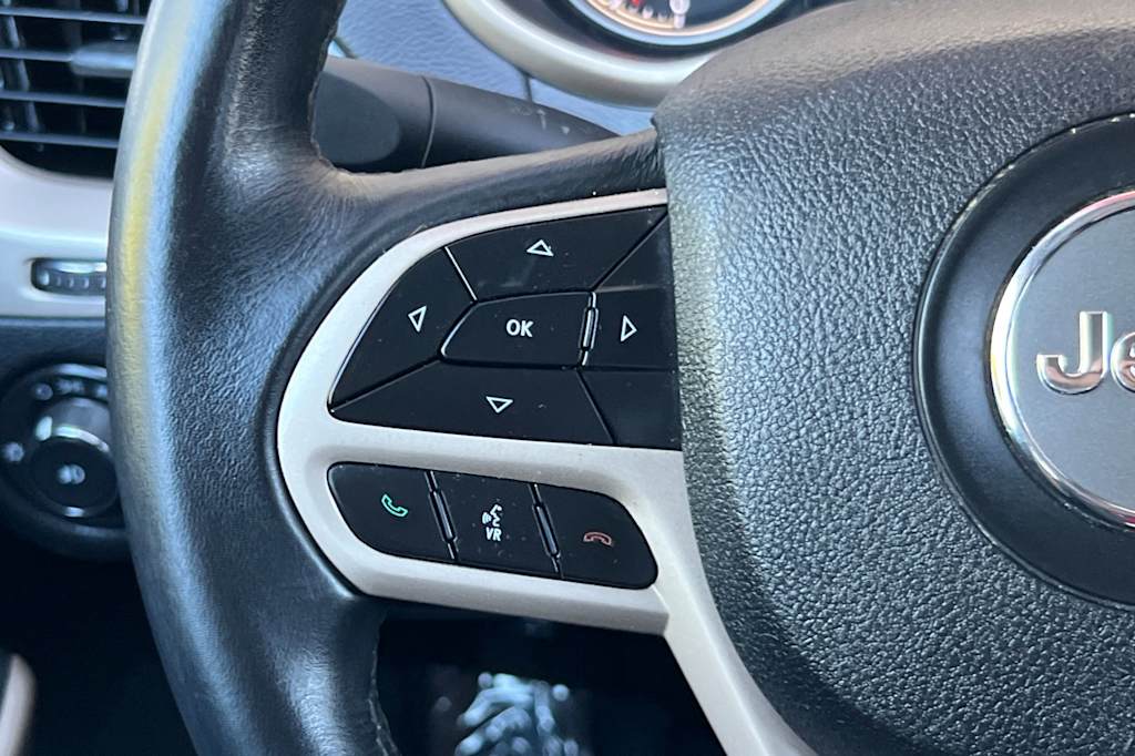 Thumbnail: 2017 Jeep Cherokee - 29