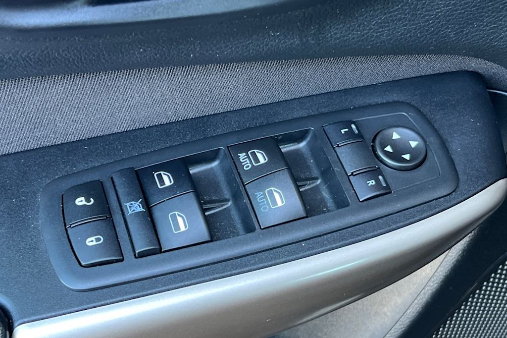 Thumbnail: 2017 Jeep Cherokee - 23