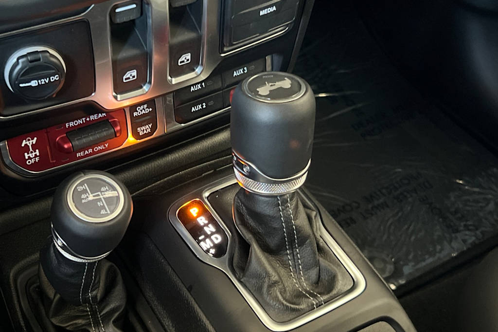 Thumbnail: 2025 Jeep Wrangler - 14