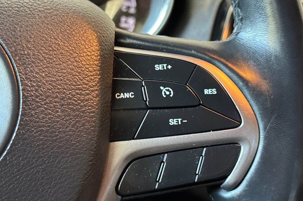 Thumbnail: 2019 Jeep Grand Cherokee - 32